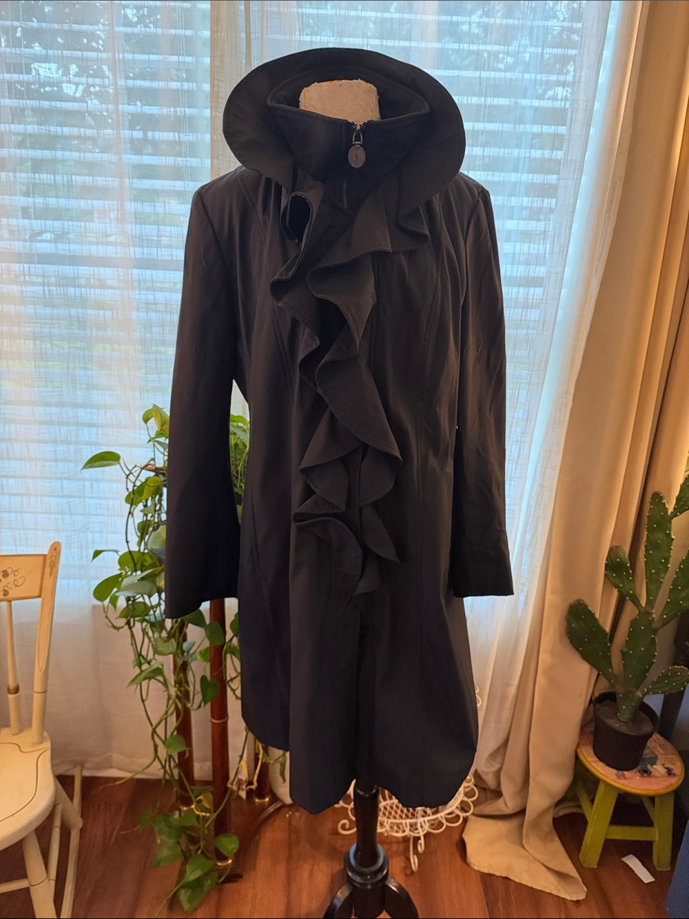 Elie Tahari Black Ruffle-Front Long Sleeve Dress Coat with hood